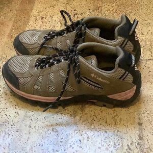 Columbia girls hiking shoes